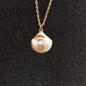 fake gold scallop shell with inset stone